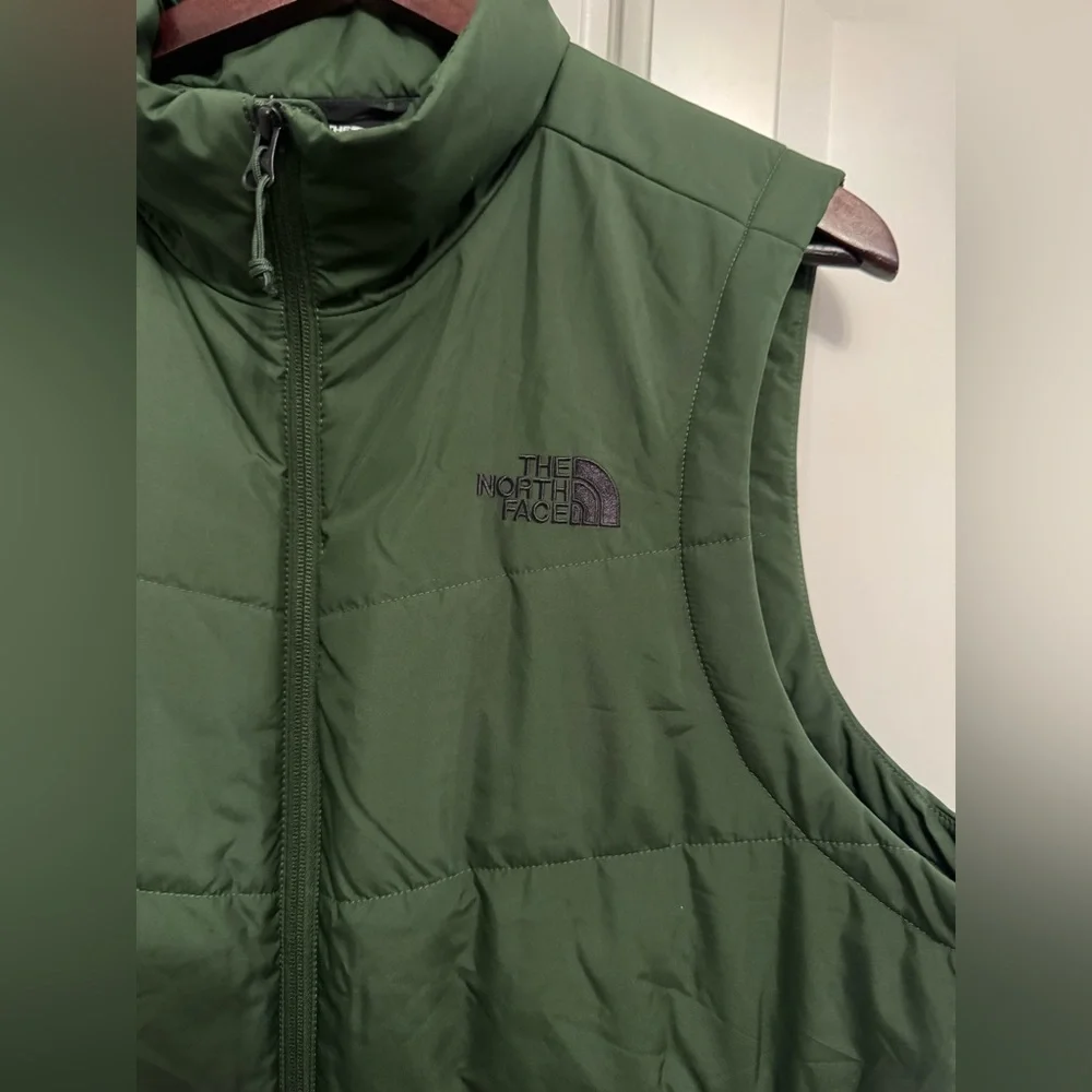 The North Face Junction Insulated Men's Forest Green, Pine Needle Vest in Large